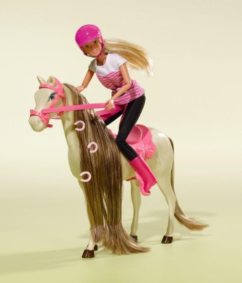 Steffi Love: Steffi z koniem w stroju dżokejki