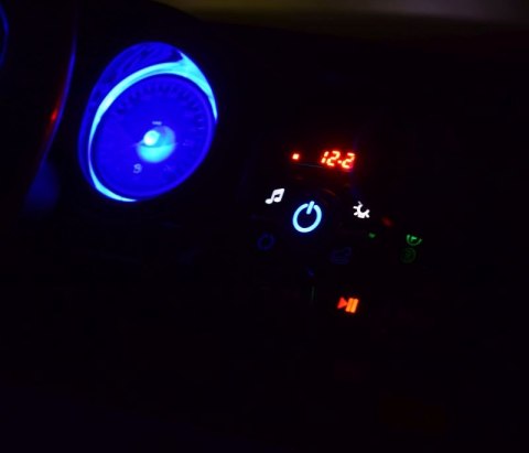 MERCEDES X LICENCJA POLICJA, 4X4 ,2x12V, MIĘKKIE KOŁA EVA, MIĘKKIE SIEDZENIE, 5 PUNKTOWE PASY /XMX606