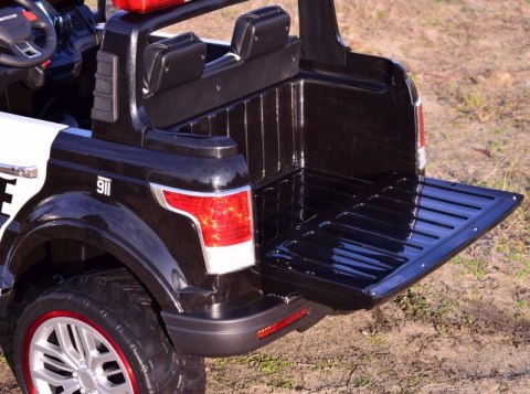 JEEP POLICJA 4X4, 2x12V Z AMORTYZATORAMI, PILOT, REDUKTOR/ XMX-601