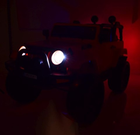 MEGA JEEP 4X4, MIĘKKIE KOŁA, MIĘKKIE SIEDZENIE, FUNKCJA BUJANIA SUPER HIT/LT828