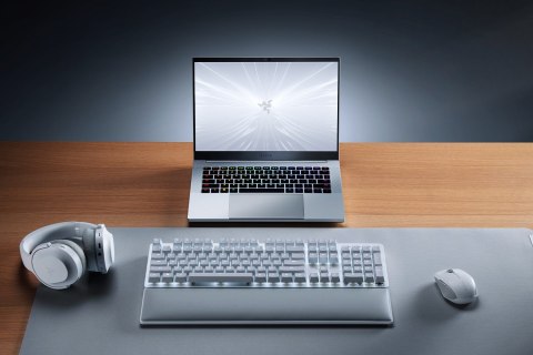 Razer | Blade 14 | Mercury | 14 " | QHD | 2560 x 1600 pikseli | AMD Ryzen 9 | R9-8945HS | 32 GB | DDR5 | SSD 1000 GB | NVIDIA Ge