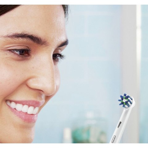 Oral-B Electric Toothbrush with Travel Case | Pro Series 1 | Rechargeable | For adults | Number of brush heads included 1 | Numb