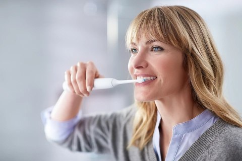 Philips | Toothbrush | HX6483/52 Sonicare ProtectiveClean 4700 | Rechargeable | For adults | Number of brush heads included 1 |