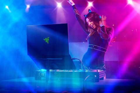 Razer | Blade 18 | Black | 18 " | IPS | QHD+ | 2560 x 1600 | Anti-glare | Intel Core i9 | i9-13950HX | 32 GB | DDR5-5600 | SSD 1