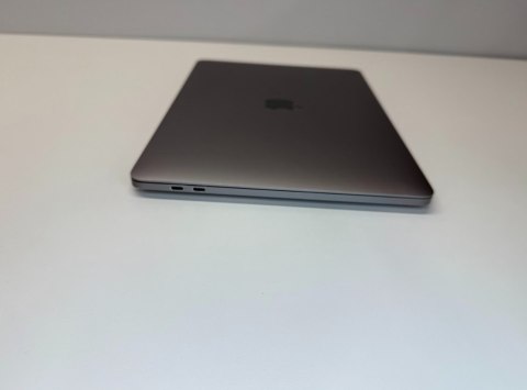 Apple | RENEW Grade B | MacBook Pro 13" (2019) | 13.3" Retina Display | Intel Core i5 | i5-8257U | 8 GB | 256 GB SSD | Intel Iri